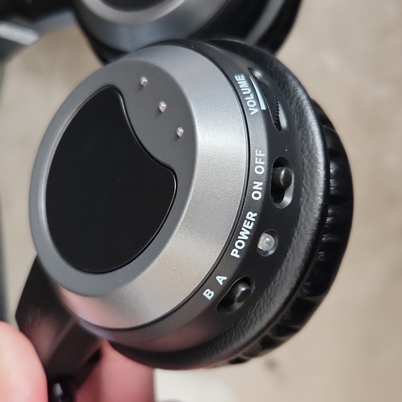 NIB Infrared Headphones - Picture 4 of 8